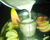 A picture of step 3 of Apple smoothie.