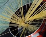 Foto langkah ke 1 dari resep Spaghetti aglio olio.