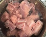 A picture of step 1 of Clear Beef Soup/Noodles.
