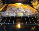 Foto del paso 3 de la receta: Pollo asado al ajillo y limón