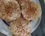 A picture of step 2 of Maggi Chinese bowl.