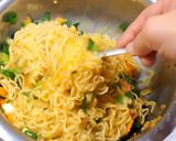 Foto langkah ke 6 dari resep Milor (Mie Instan Telor) Goreng.