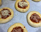 Φωτογραφία βήματος 4 της συνταγής Brioche μπομπάκια πίτσας με τόνο
