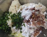 पोटॅटो रवा नगेट्स (potato rava nuggets recipe in marathi) रेसिपी स्टेप 4 फोटो