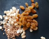 A picture of step 2 of Dry fruit gajar ka halwa.