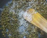 हेल्दी मटकी विथ खोपरा (Healthy Matki with Khopra recipe in hindi) रेसिपी चरण 3 फोटो