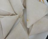 A picture of step 3 of Irani samosa.
