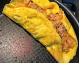 A picture of step 3 of Omu rice  (Japanese style Rice omelette).