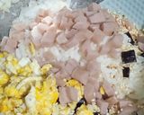 Foto langkah ke 3 dari resep Bekal anak simple bola nasi.