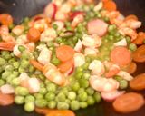 Une image de l'étape 2 de Pâtes citronnées aux légumes variés.