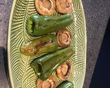 Foto del paso 5 de la receta: Champiñones y ajíes a la plancha