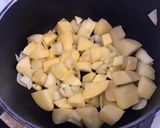 Une image de l'étape 2 de Soupe cresson et pommes de terre au bouillon de crevettes.