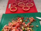Aros de tomate rellenos
