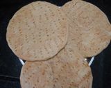 ઘઉં ના લોટ ના પિઝા (Wheat flour pizza recipe in gujarati) રેસીપી સ્ટેપ2ફોટો