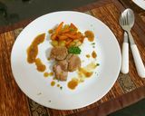 รูปขั้นตอนการทำที่ 7 ของ สเต๊กสันในหมูราดซอสเกรวี่หอมใหญ่ Pork Tenderloin Steak with Onion Gravy Sauce