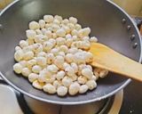 A picture of step 1 of Chatpata Makhana (Lotus seeds chaat 😋).