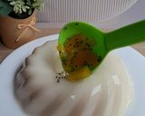 Foto langkah ke 3 dari resep Puding Susu Saus Buah Segar.