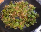 Une image de l'étape 9 de Filets de lieu noir aux oignons, poivrons et anis vert.