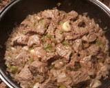 Foto del paso 10 de la receta: Ternera en salsa con guisantes y especias nobles