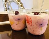 عکس مرحله 2 از دستور میلک شیک گیلاس