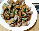 A picture of step 2 of Clam with garlic black bean paste.