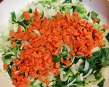 Foto del paso 2 de la receta: Explosión de verduras: frittata con ensalada 🥕🥒🥬🥚🧀