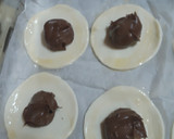 Foto del paso 3 de la receta: Bollitos de hojaldre rellenos de chocolate