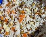 Foto del paso 3 de la receta: Ensalada Primavera Con lentejas, Arroz Y Nuggets 🍚🥕