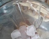 A picture of step 1 of Strawberry Lemonade.