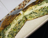 Foto del paso 4 de la receta: TORTILLA DE ACELGA RELLENA CON QUESO FRESCO 🥘🧀🥯🍷🍽️🥞