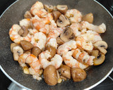 Foto del paso 2 de la receta: Gambones al ajillo con champiñones