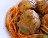 Foto del paso 9 de la receta Espaguetis con albóndigas gratinadas con tomate y pesto