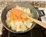 Foto del paso 3 de la receta: Guiso de sepia con patatas