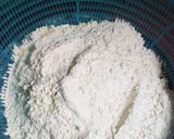 A picture of step 3 of Tuwon flour me turare da miyan wake.