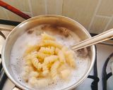 A picture of step 2 of Red sauce pasta (cheese red sauce pasta).