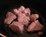 Foto del paso 4 de la receta: Cordero confitado en salsa de especieas exóticas y habas