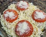Foto del paso 3 de la receta: Cazuelita con calabacín, tomate, huevo y muchos extras 😋