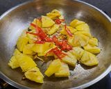 Foto langkah ke 4 dari resep 44❤️Nanas cah Cumi (Khas Belitung)❤️.