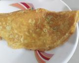 A picture of step 3 of Maggi Savoury Omelette.