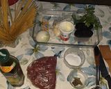Foto del paso 1 de la receta: Espagueti con salsa bechamel y trozos de carne (al horno)