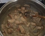 A picture of step 3 of Creamy chicken, bacon and mushroom pie 🥧.