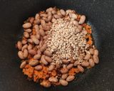 Foto del passaggio 4 della ricetta Zuppa d'orzo e borlotti
