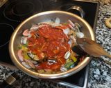 Foto del paso 3 de la receta: Fideuá de marisco con ajoaceite y salsa de tomate