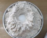 Hình bước làm 2 của món Whole wheat apple cinnamon rolls