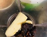A picture of step 1 of Banana Dates Smoothie Bowl.