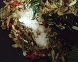 Foto langkah ke 5 dari resep Nasi Bakar Tumis Tongkol Cue.