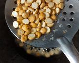 मक्याचा चिवडा (makyacha chivda recipe in marathi) रेसिपी स्टेप 3 फोटो 
