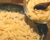 Laskagombás-tejszínes penne recept fázis 6 fotója