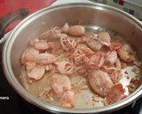 Foto del paso 3 de la receta: Cazuela de arroz integral con voladores y langostinos