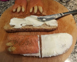 Foto del paso 4 de la receta: Canapés de salmón ahumado y espárragos con queso